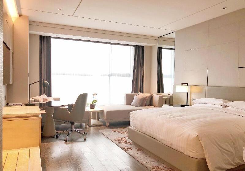 اتاق اجرایی با تخت بزرگ, Shanghai Marriott Hotel Kangqiao