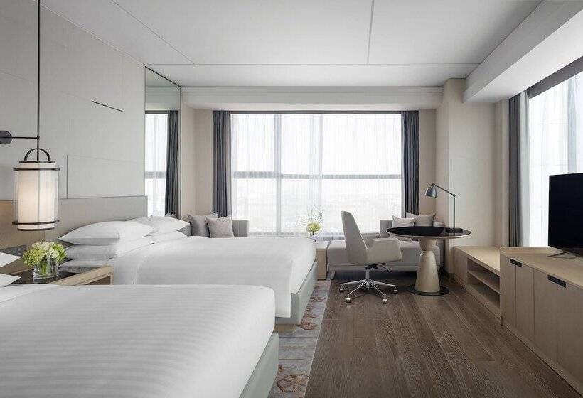 Номер Executive, Shanghai Marriott Hotel Kangqiao