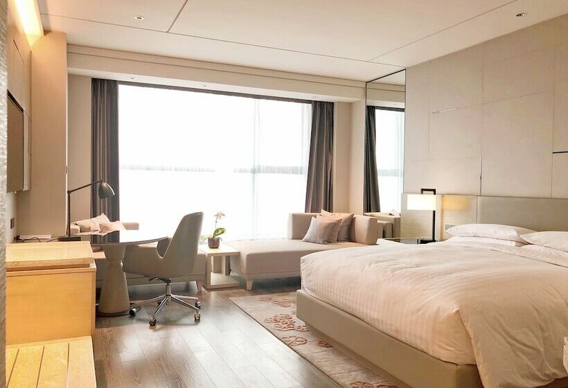 Номер Executive, Shanghai Marriott Hotel Kangqiao