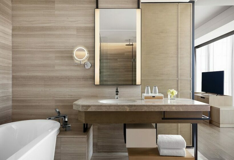 Номер Executive, Shanghai Marriott Hotel Kangqiao