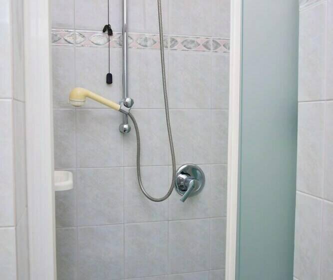 标准单人间, Astor