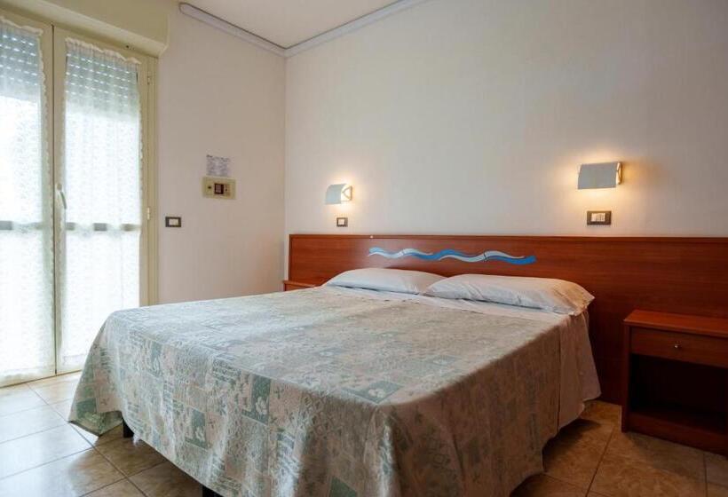 舒适三人间, Astor