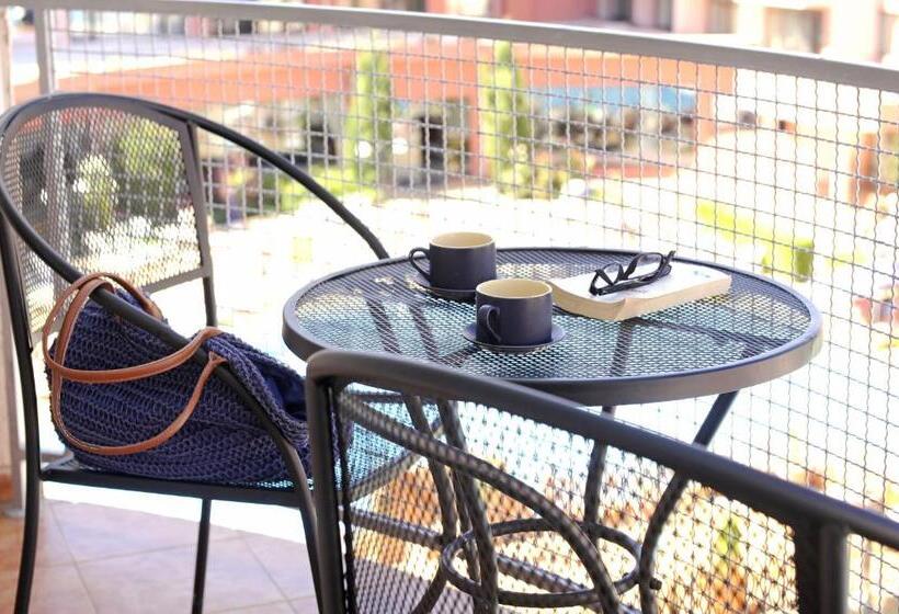 标准工作室, Central