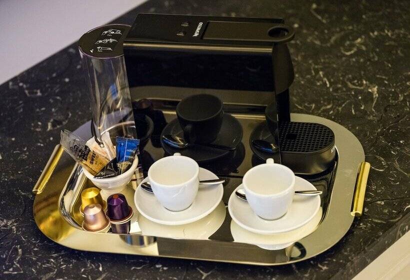 Номер Deluxe, Gloria De Sant Jaume