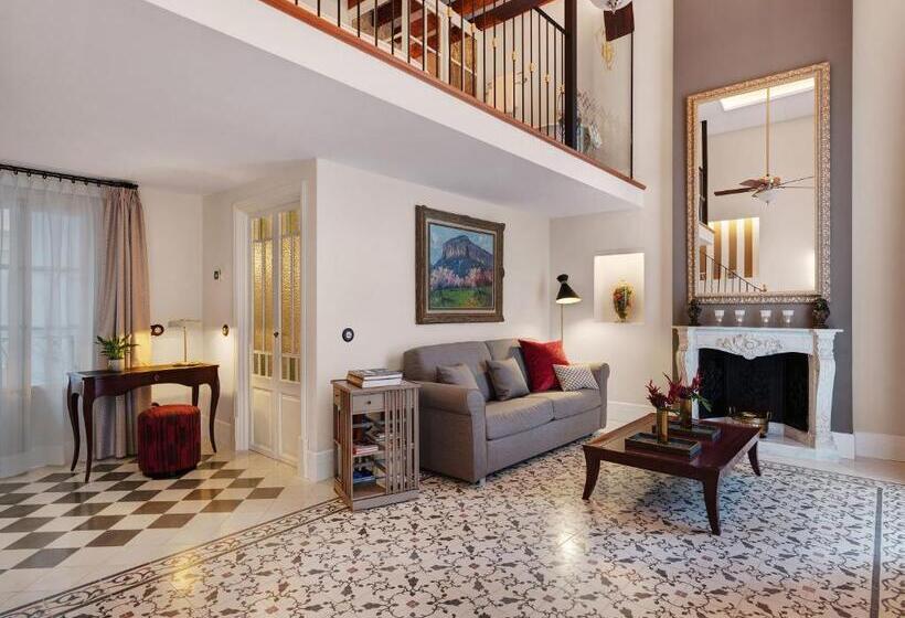 듀플렉스 스위트, Gloria De Sant Jaume