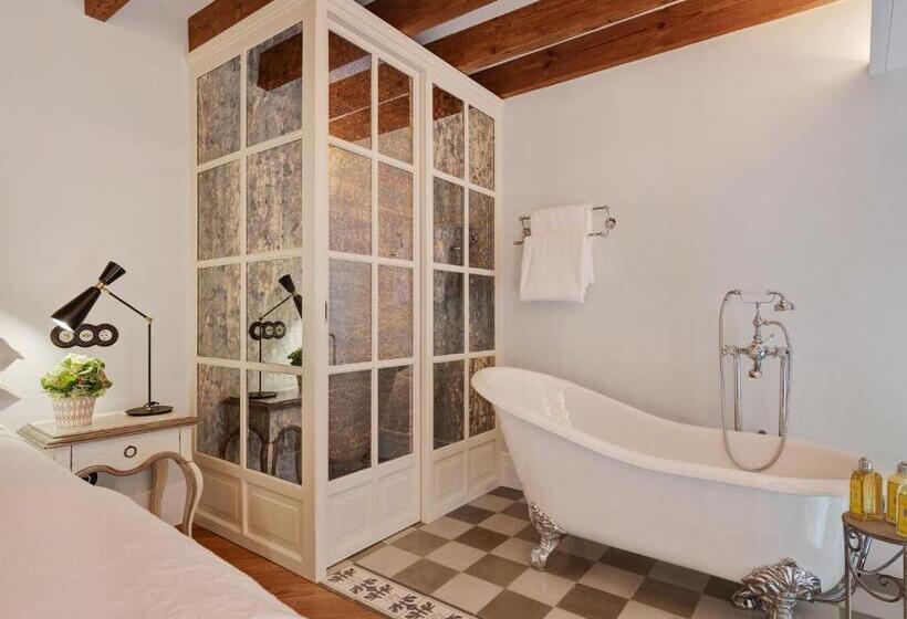 듀플렉스 스위트, Gloria De Sant Jaume