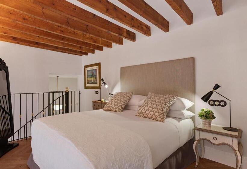 듀플렉스 스위트, Gloria De Sant Jaume