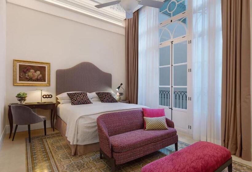 디럭스 룸, Gloria De Sant Jaume