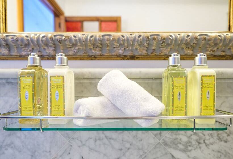 디럭스 룸, Gloria De Sant Jaume