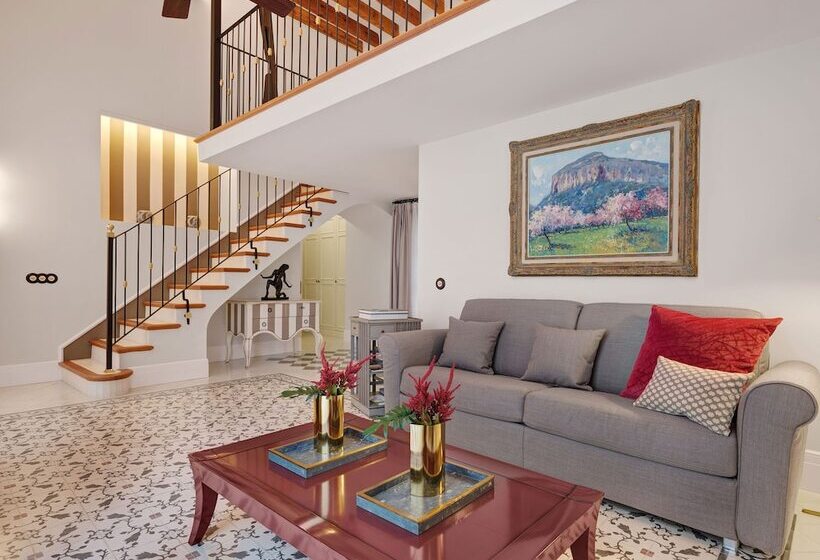 듀플렉스 스위트, Gloria De Sant Jaume