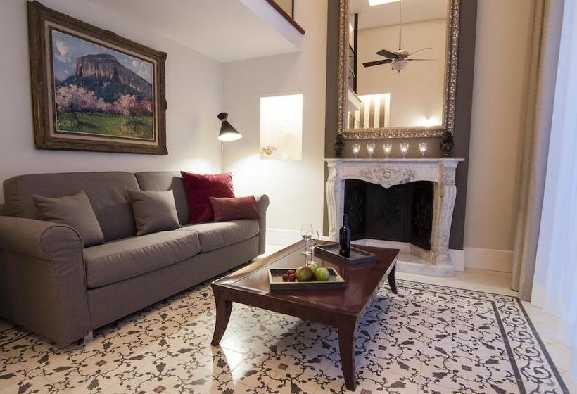 듀플렉스 스위트, Gloria De Sant Jaume