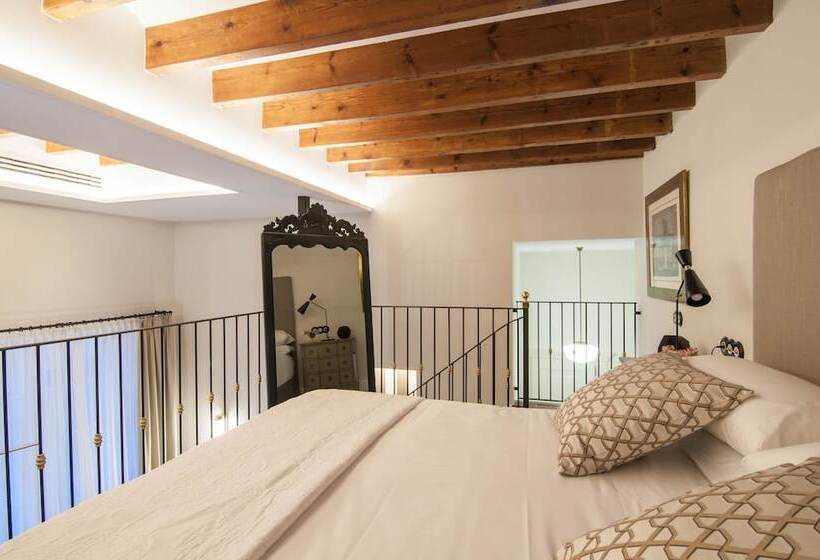 듀플렉스 스위트, Gloria De Sant Jaume