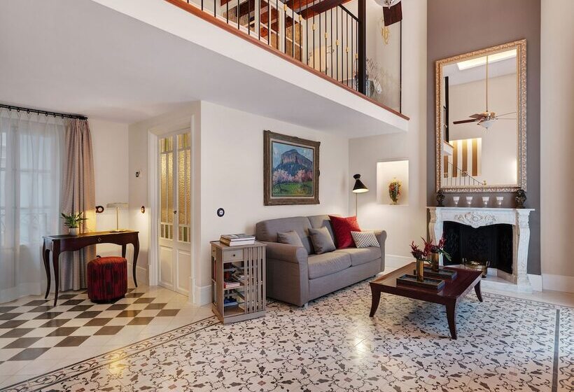 듀플렉스 스위트, Gloria De Sant Jaume