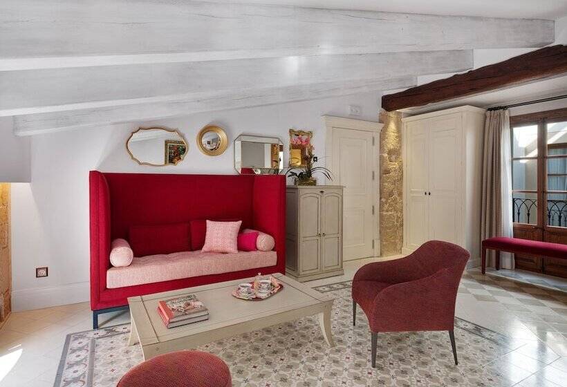 주니어 스위트, Gloria De Sant Jaume