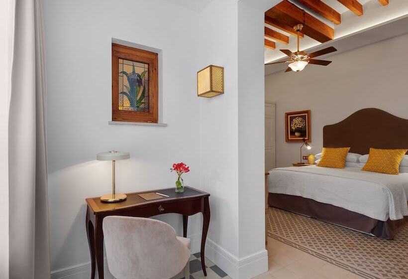 주니어 스위트, Gloria De Sant Jaume