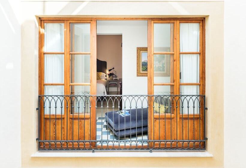 주니어 스위트, Gloria De Sant Jaume