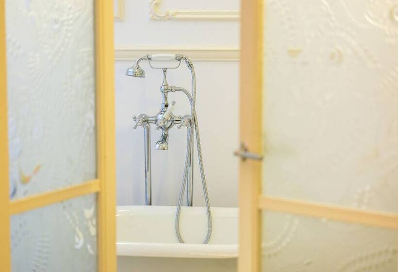 수피리어 주니어 스위트, Gloria De Sant Jaume