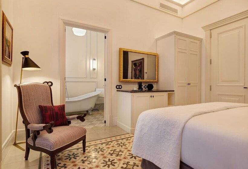 수피리어 주니어 스위트, Gloria De Sant Jaume