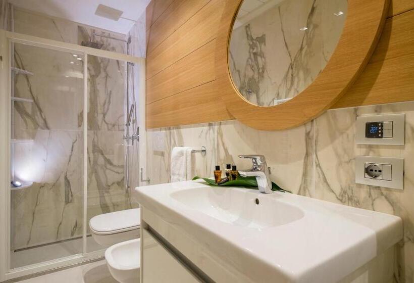 带1个卧室的舒适公寓, Metropol Ceccarini Suite Luxury Apartments