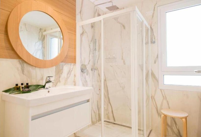 带1个卧室的舒适公寓, Metropol Ceccarini Suite Luxury Apartments