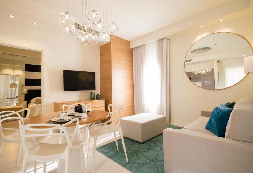 带1个卧室的舒适公寓, Metropol Ceccarini Suite Luxury Apartments