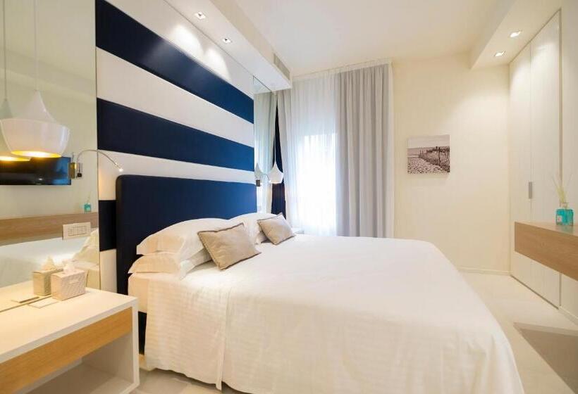 带1个卧室的舒适公寓, Metropol Ceccarini Suite Luxury Apartments