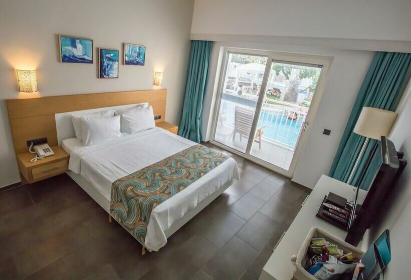 Номер Классика Двуспальная Кровать, Mozaik Swim Up Hotel And Apartments