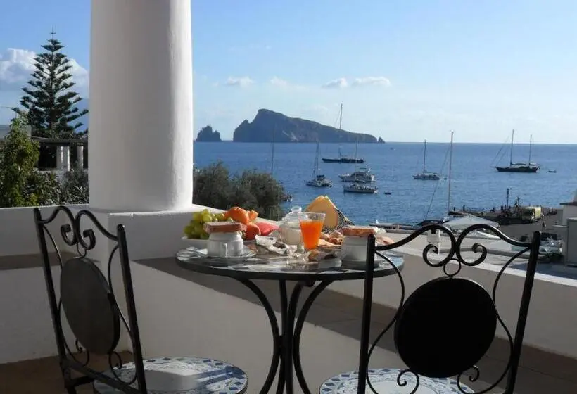Superior Kolmen Hengen Huone Merinäkymä, Ristorante O Palmo Inn