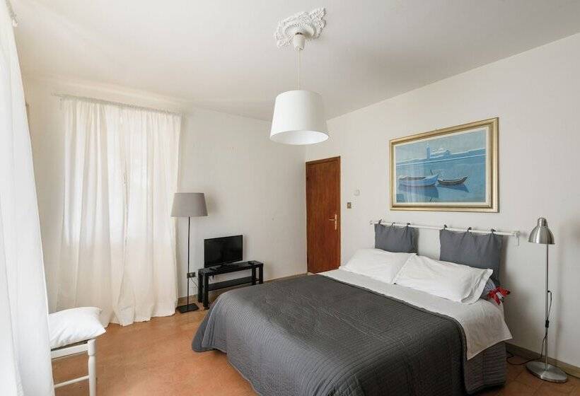 דירת חדר, Un Petit Paradis