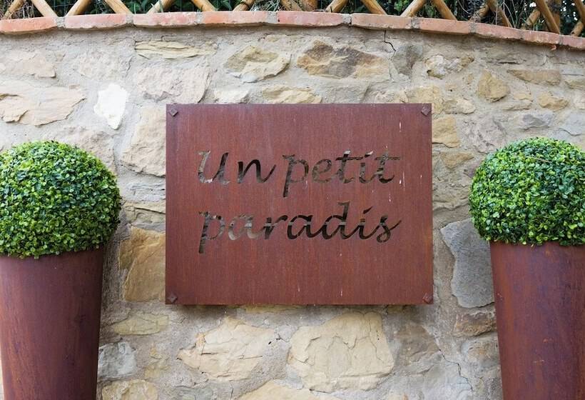 Апартаменты 1 Спальня, Un Petit Paradis