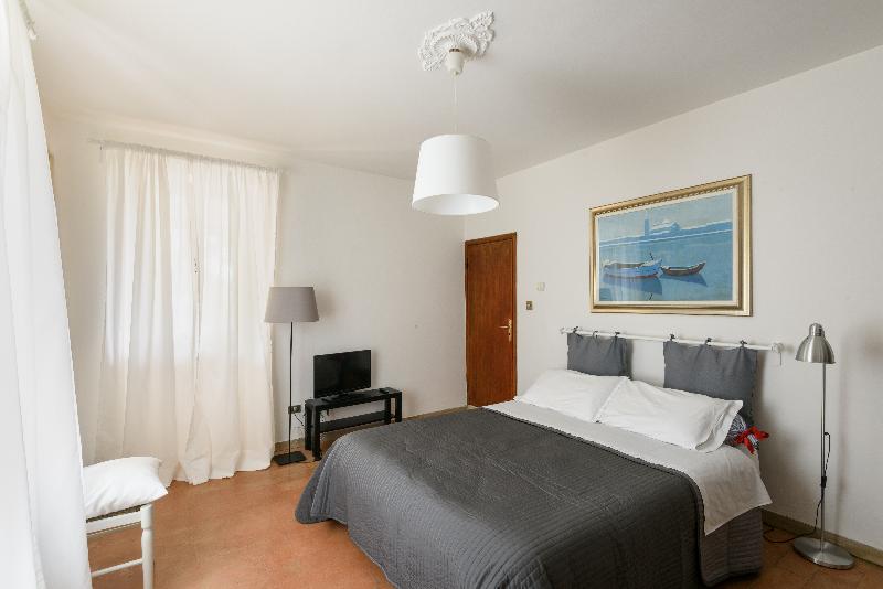 דירת חדר, Un Petit Paradis