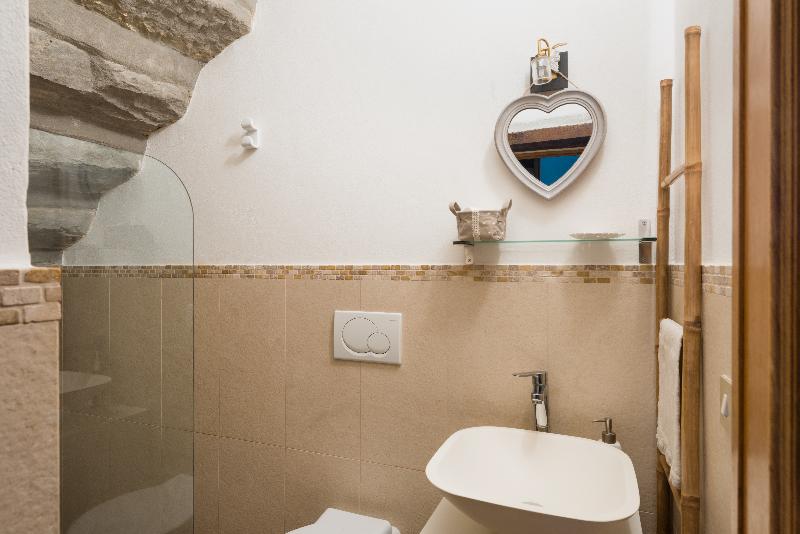 Апартаменты 1 Спальня, Un Petit Paradis