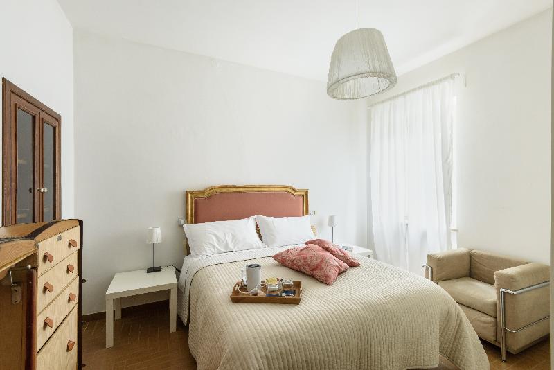 חדר משפחתי, Un Petit Paradis