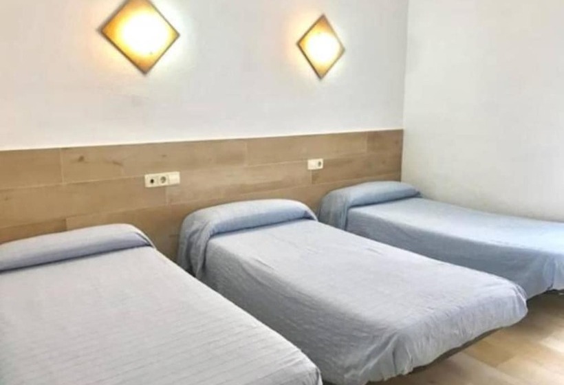 غرفة قياسية ثلاثية, Hostal Casa Torrent