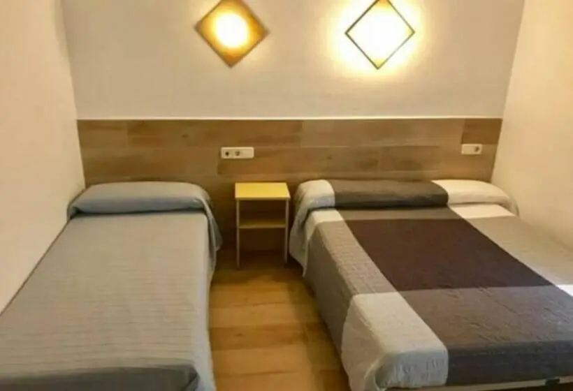 Standard Kolmen Hengen Huone, Hostal Casa Torrent