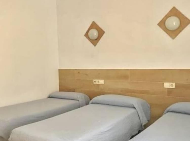 غرفة قياسية ثلاثية, Hostal Casa Torrent