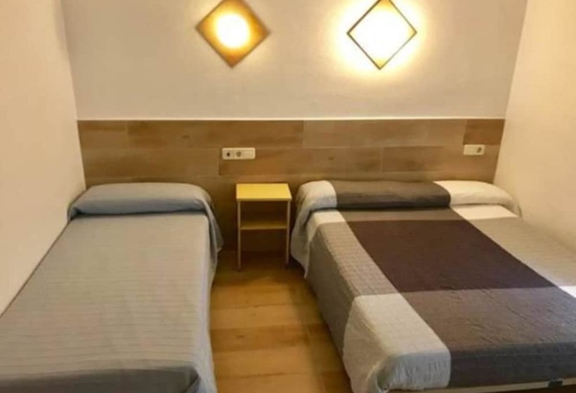 اتاق استاندارد سه نفره, Hostal Casa Torrent