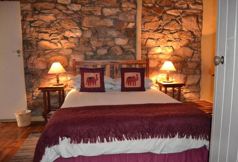 Perhehuone, Over The Mountain Guest Farm