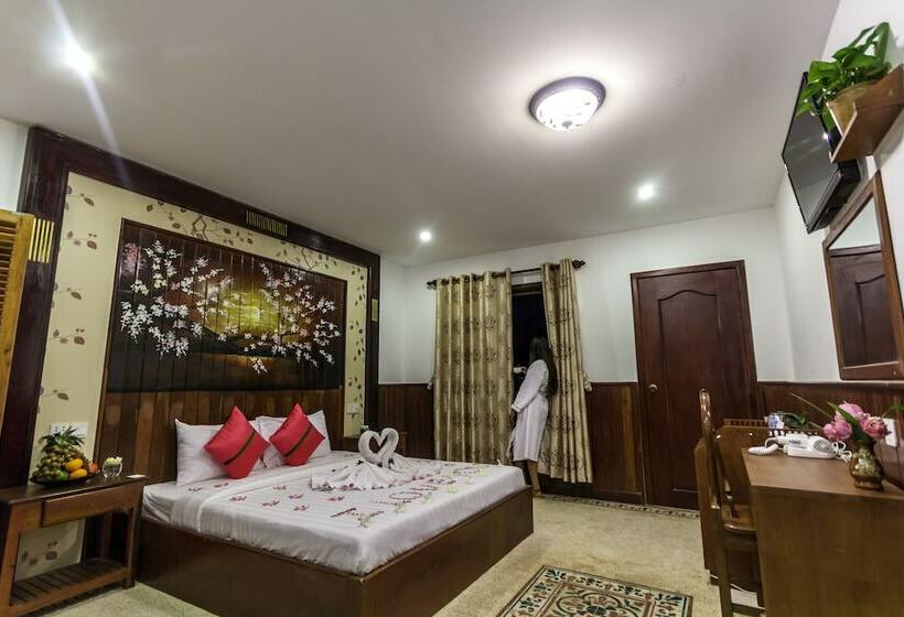 اتاق لوکس با چشم‌انداز استخر, Baystone Resort