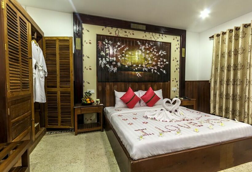 اتاق لوکس با چشم‌انداز استخر, Baystone Resort