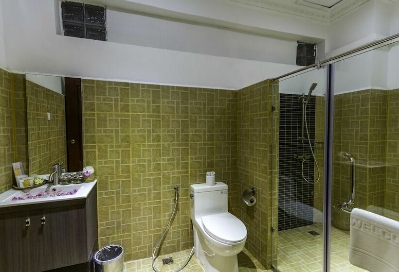 اتاق لوکس با چشم‌انداز استخر, Baystone Resort