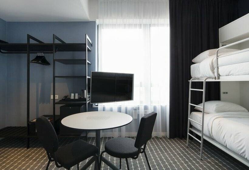 Standard Quadruple Room, Corendon Village Amsterdam
