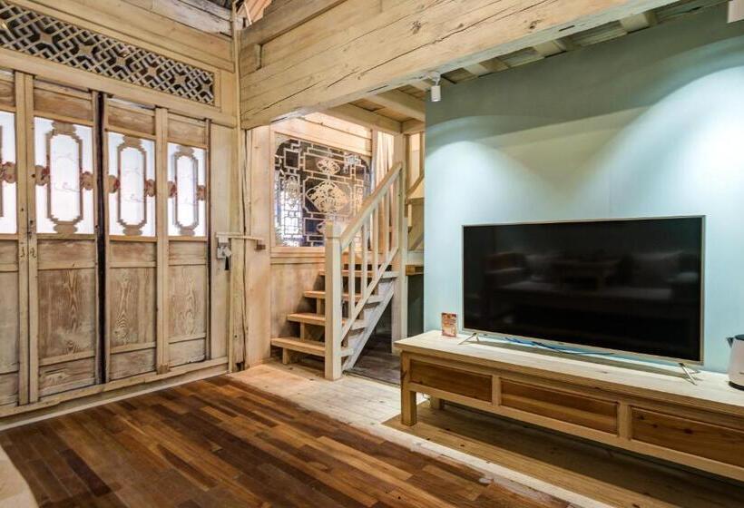 带阳台套房, Tuo Tuo Guest House