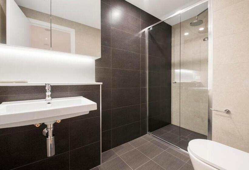 2 Bedrooms Apartment City View