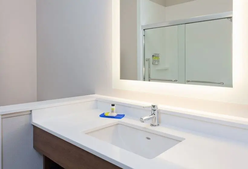 身障者適用スイートルーム, Holiday Inn Express & Suites   Moses Lake, An Ihg