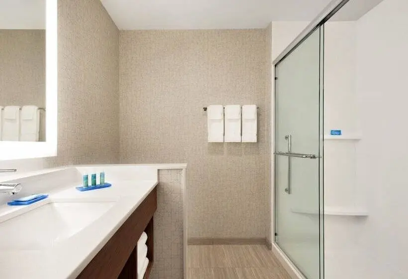 スイート, Holiday Inn Express & Suites   Cincinnati South   Wilder, An Ihg