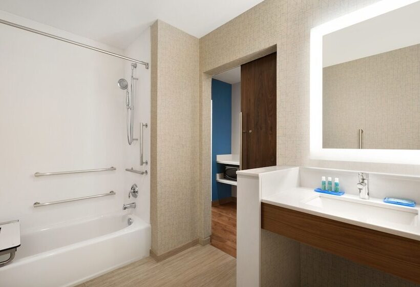 סוויטה מותאמת לאדם עם מוגבלויות, Holiday Inn Express & Suites   Cincinnati South   Wilder, An Ihg