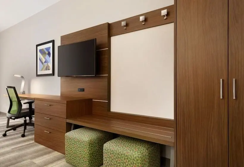 身障者適用スイートルーム, Holiday Inn Express & Suites   Cincinnati South   Wilder, An Ihg