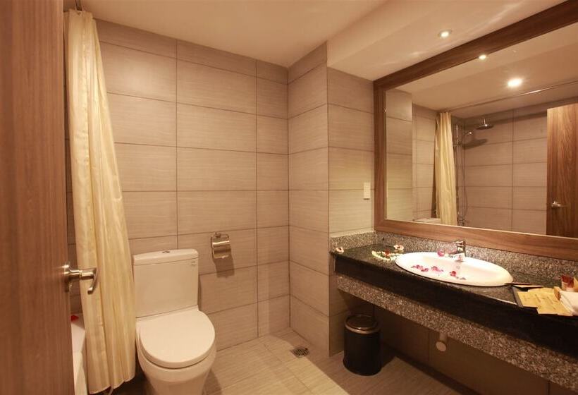 اتاق لوکس سه تخته, Minh Tam Hotel & Spa 3/2