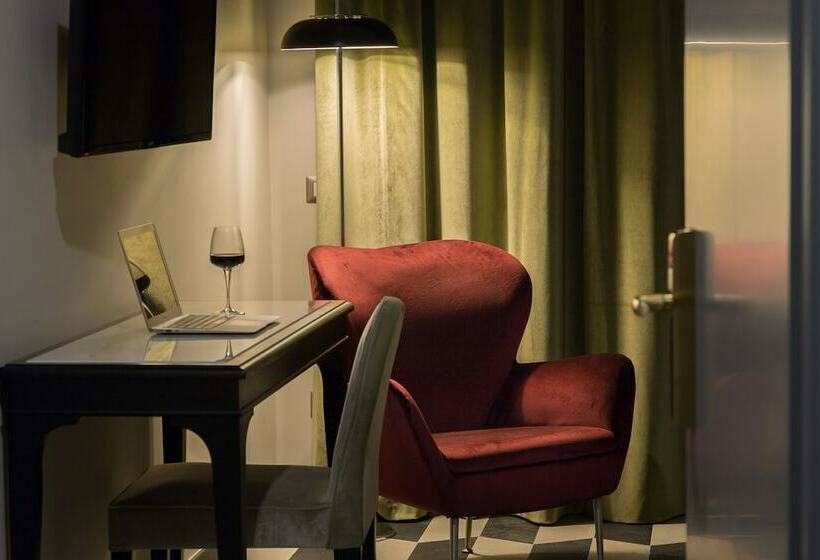 اتاق سوپریور, Otivm